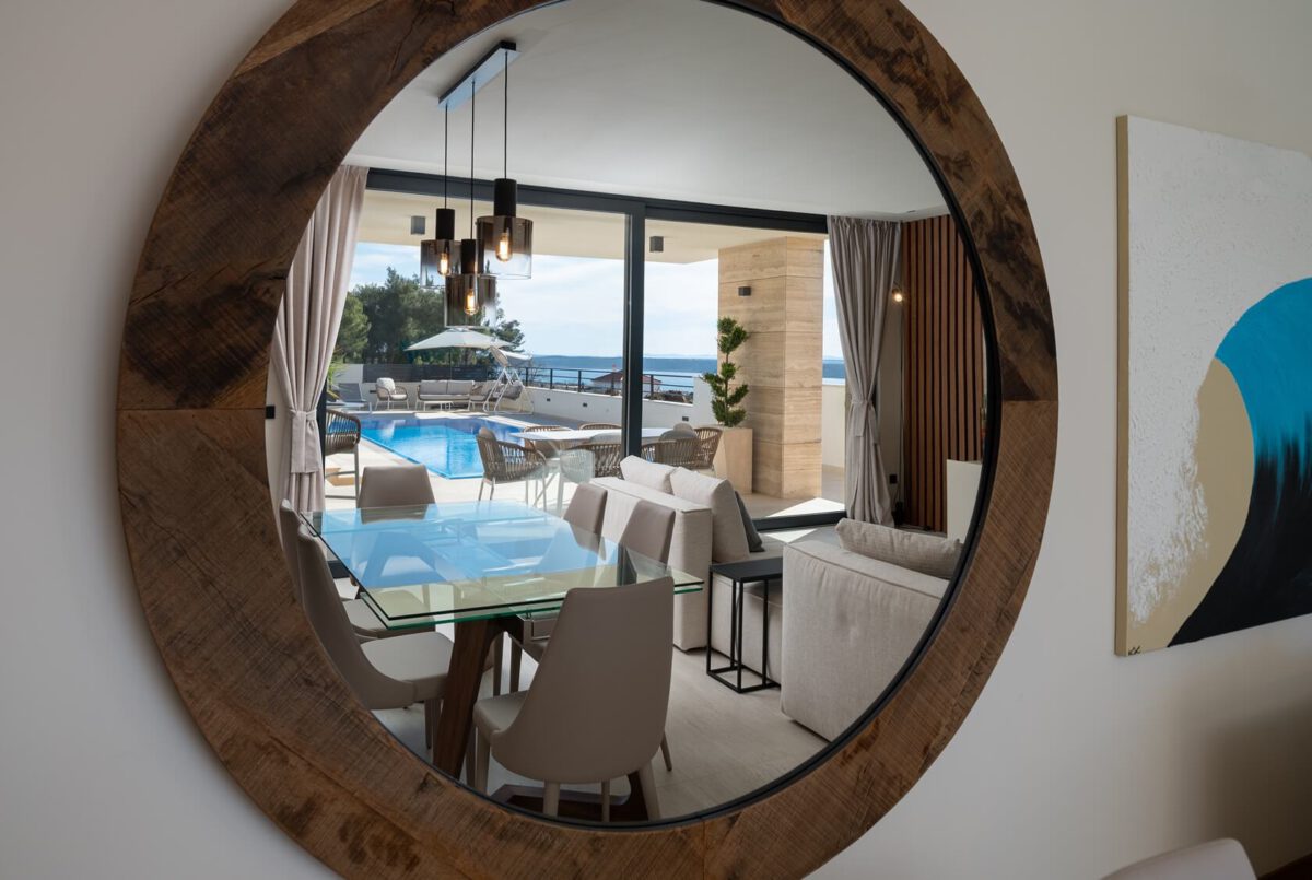 Villa Terra Mirror